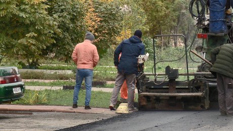 На улице Калинина ремонтируют 500 квадратных метров тротуара