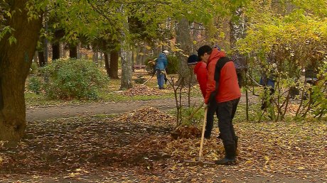 Пензенские чиновники вышли на общегородской субботник