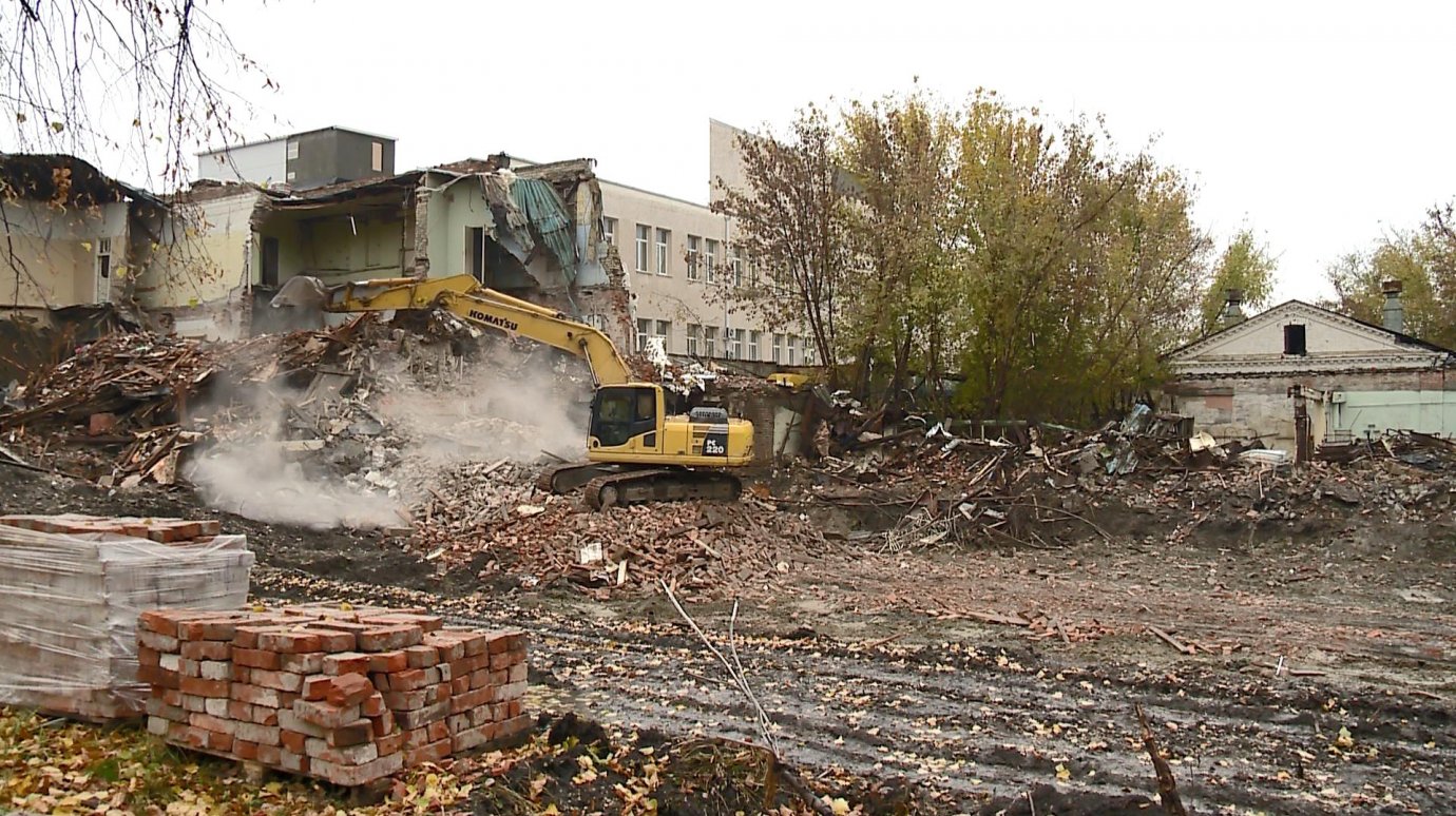 В Пензе завершается снос бывшего здания наркологической больницы