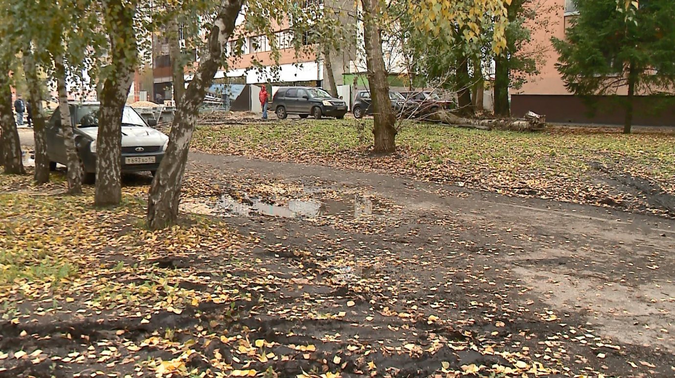 Тротуар на улице Мира остался без внимания и благоустройства