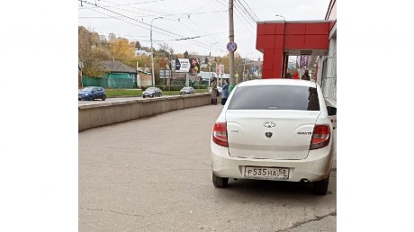 В Пензе нашли оправдание нарушению правил парковки на ул. Кулакова