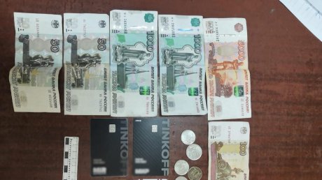 В Сердобске женщину заставили отдать деньги из кассы
