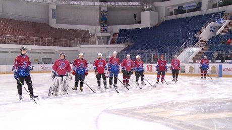 В Пензе стартовал хоккейный турнир имени Александра Кожевникова