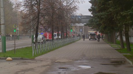 Пожарные ликвидировали открытое горение в ТЦ на ул. Суворова