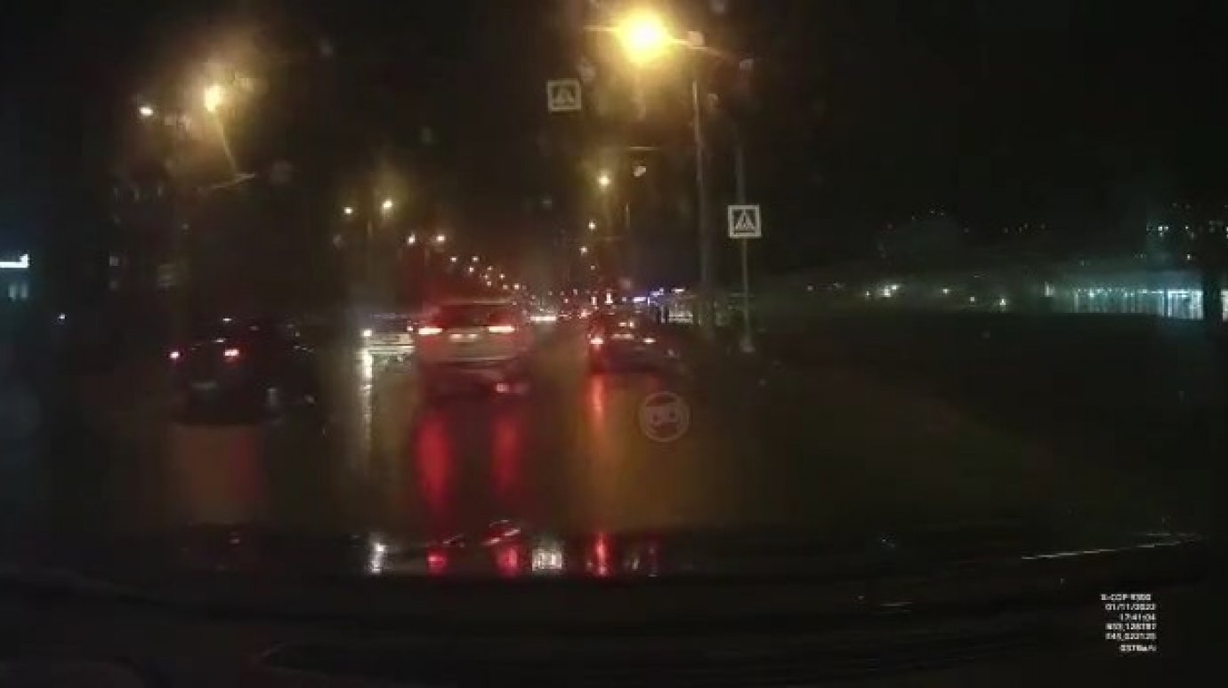 Момент ДТП с пешеходом в Терновке попал на видео