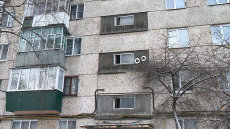 Невыносимый запах: подвал дома на Суворова затопило нечистотами