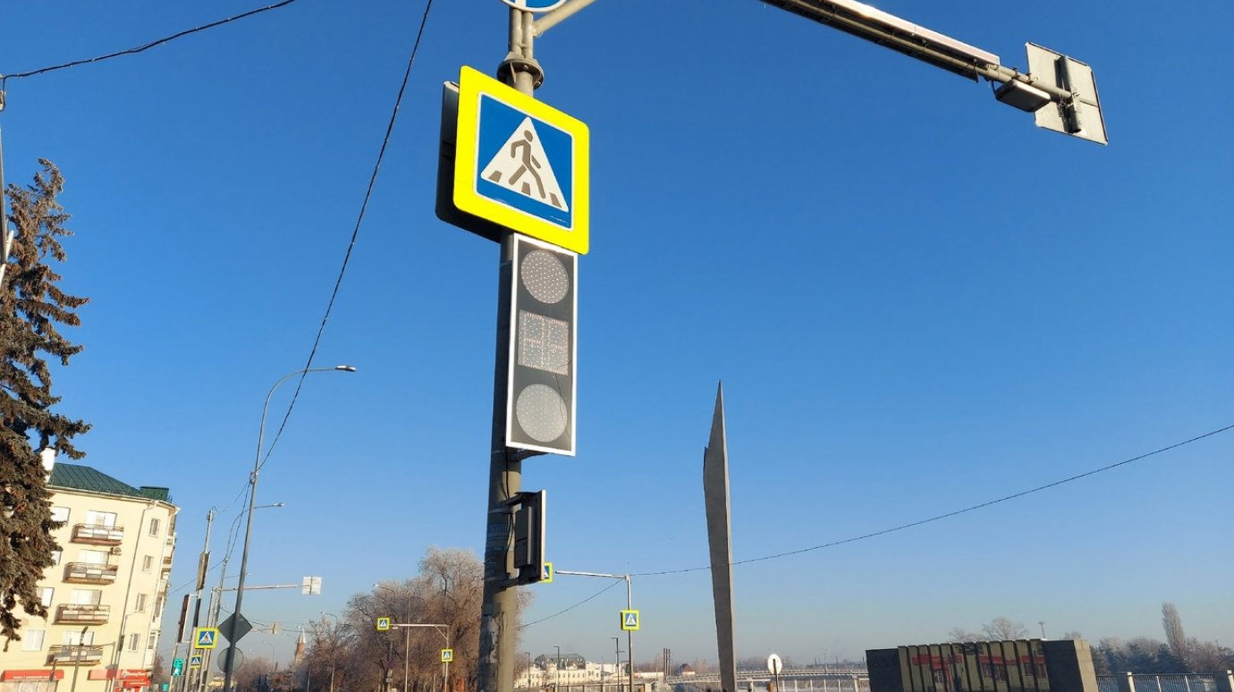 Водители рассказали о проблемах из-за нового светофора на Урицкого