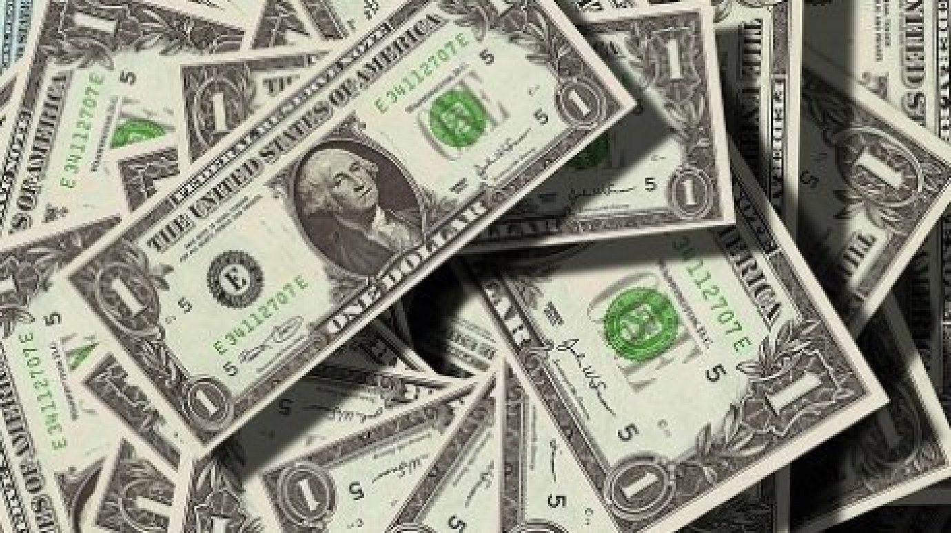 Россиянам назвали способы распорядиться накопленными долларами