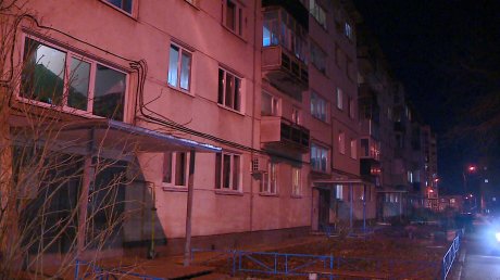 Терпение лопнуло: жильцы дома на улице Пушкина вышли во двор