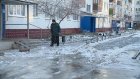 Утечка на улице Бородина привела к обледенению дороги