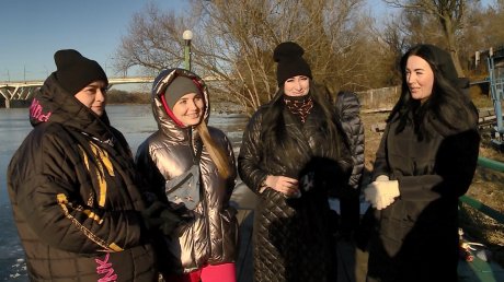 В Пензе блогеры сняли на видео провалившегося под лед человека