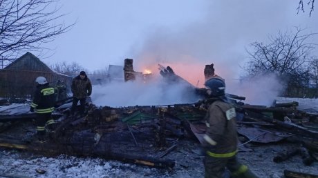 В Пачелмском районе в сгоревшем доме нашли тела двух человек