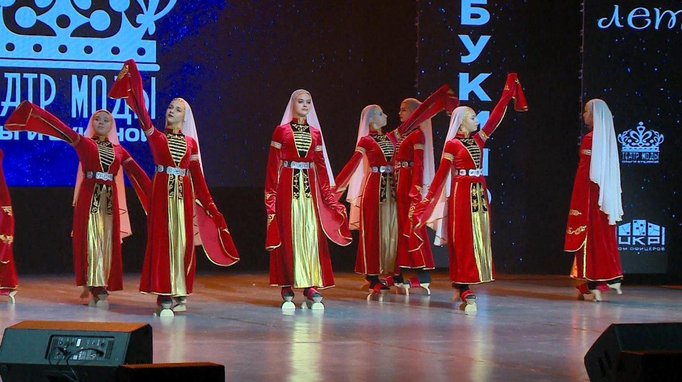 Театр моды Ольги Букиной устроил большое шоу в честь юбилея