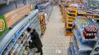 В Кузнецке кража продуктов из магазина попала на камеру