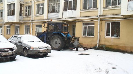 Подвал дома на улице Ленина около 10 лет заливает нечистотами