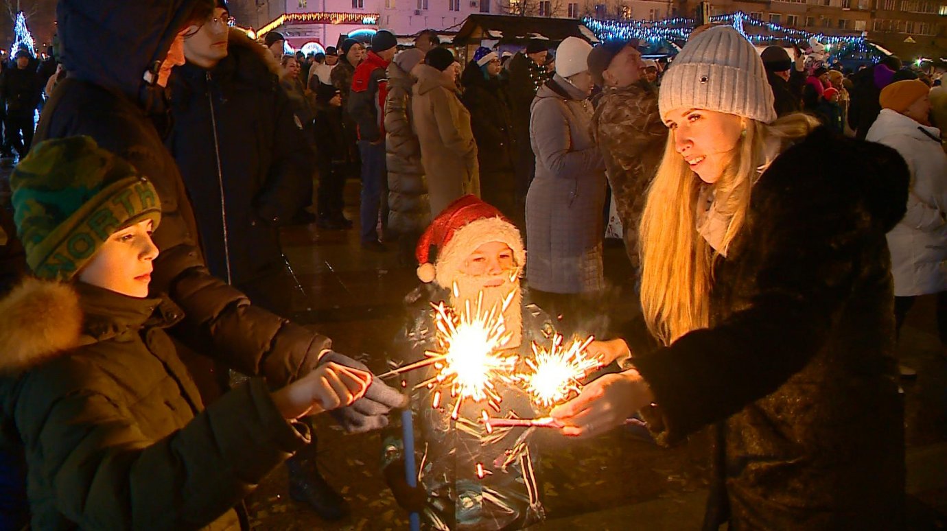 В новогоднюю ночь пензенцы веселились на площади Ленина
