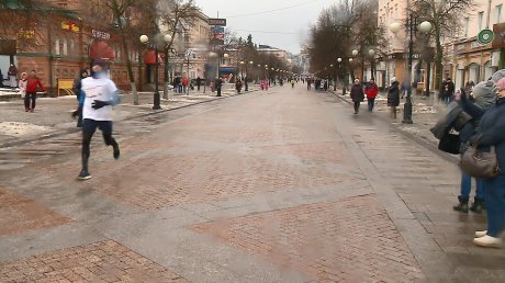 Пензенцы пробежали 2023 метра по Московской