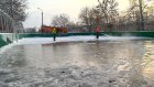 На хоккейных площадках Пензы начали заново заливать лед
