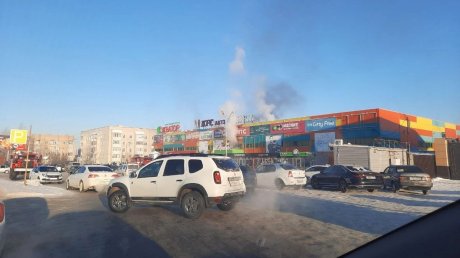 В Кузнецке случился пожар в торговом центре