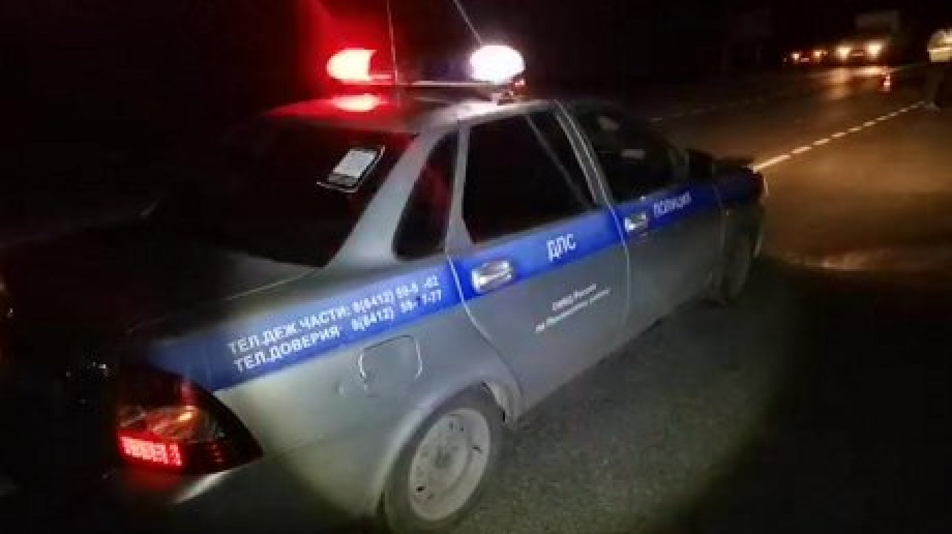 В Нижнеломовском районе КамАЗ насмерть сбил человека