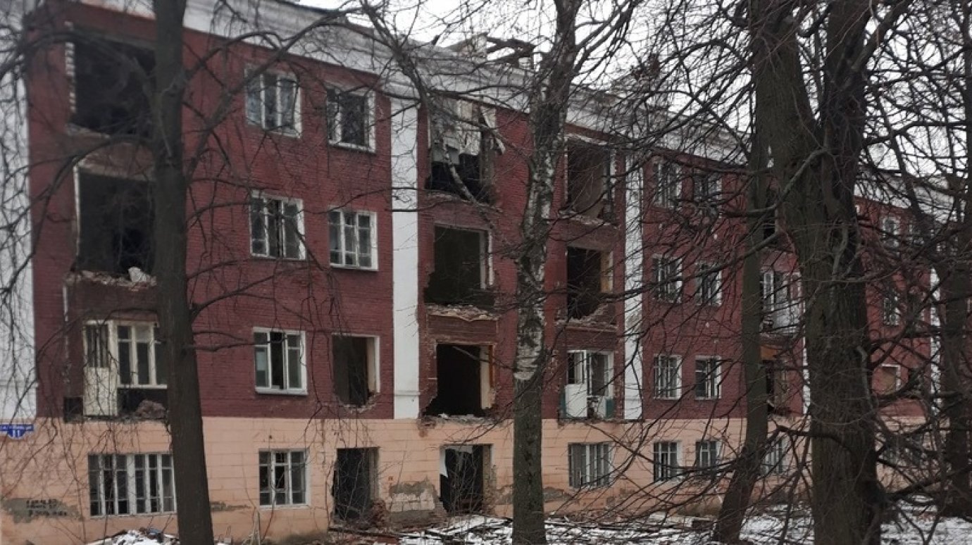 Пензенцу объяснили, когда снесут опасный дом в Заводском районе
