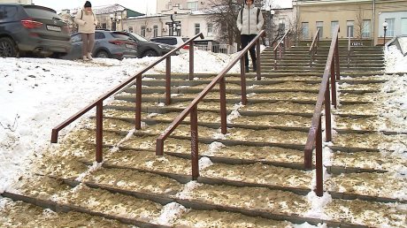 Лестницей на улице Московской занялись после сюжета «Службы 11»