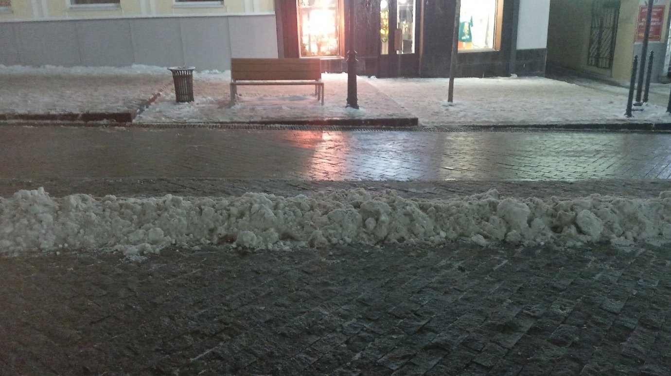 Пензенца удивил подход к очистке верха Московской от снега
