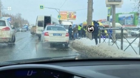 На улице Аустрина в ДТП пострадали три пассажирки маршрутки