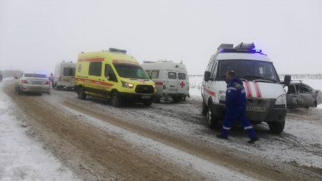 Пензенские спасатели откопали двоих мужчин и деблокировали водителя