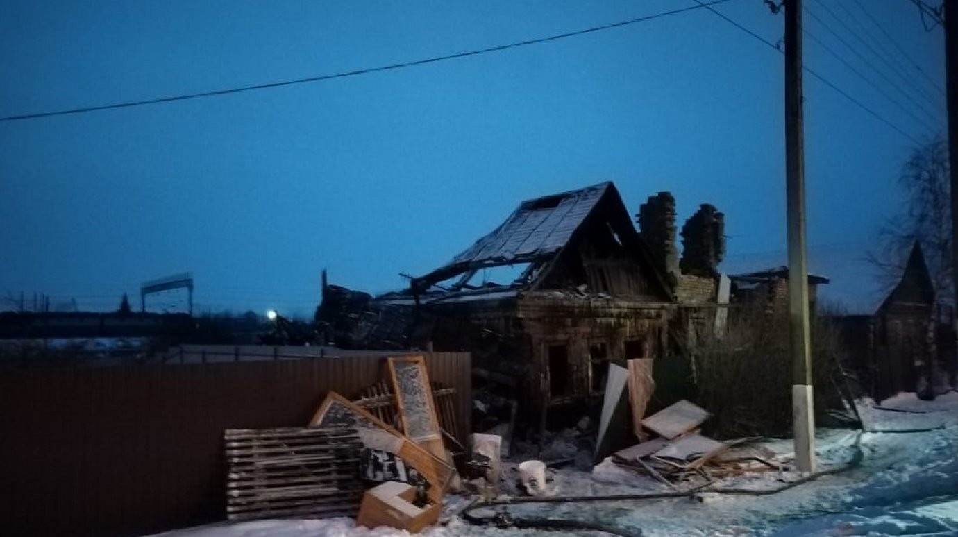 40-летний житель Бессоновки пострадал при ночном пожаре
