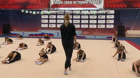 В Пензе именитые спортсмены дают уроки юным гимнасткам из ДНР