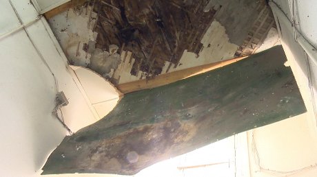 В пензенской старой двухэтажке обвалился потолок