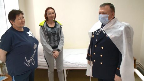 В Пензе полицейские поздравили пациенток госпиталя