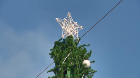 8 Марта: новогодняя елка у «Дизель-Арены» побила рекорд