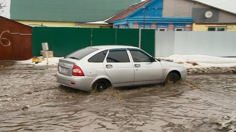 Жителям улицы Ростовской пришлось бороться с наводнением