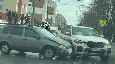 Пензенцы публикуют в Сети фото субботних автоаварий