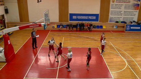 В Пензе проходит отбор на окружной турнир по баскетболу