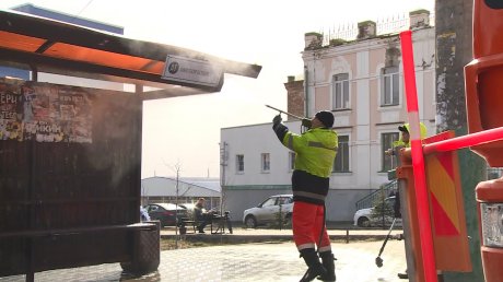 В Пензе на остановки обрушился коммунальный дождь