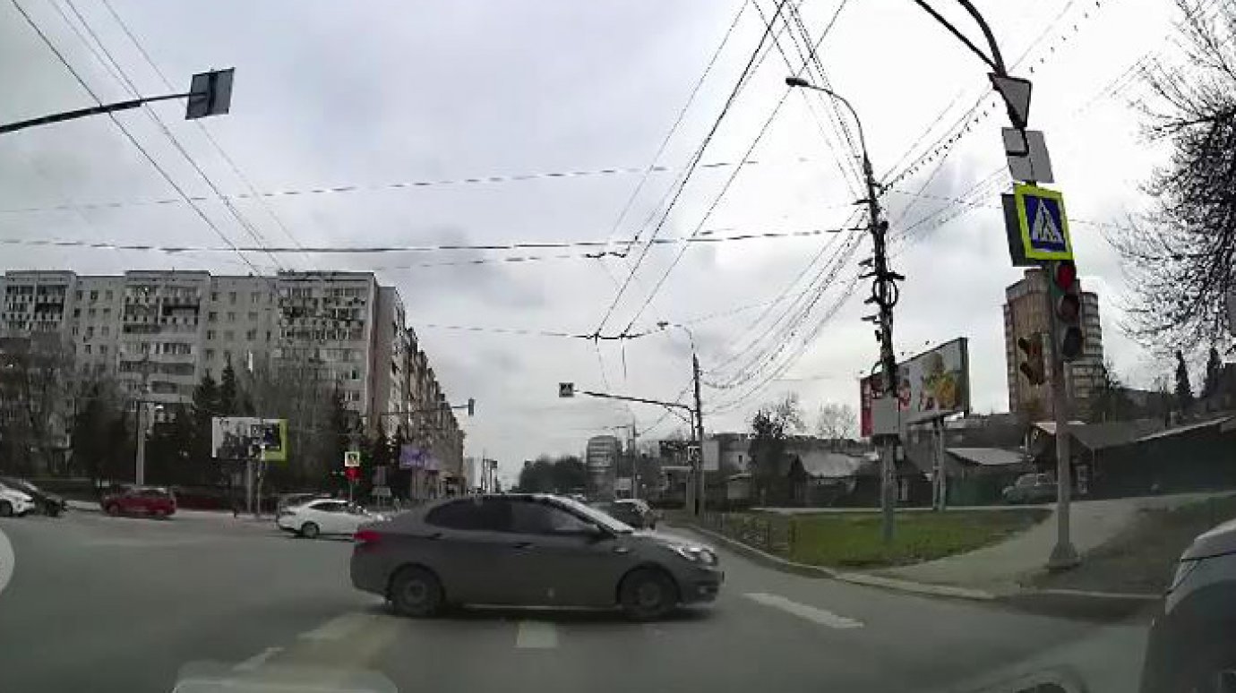 На улице Пушкина водитель возомнил себя пешеходом