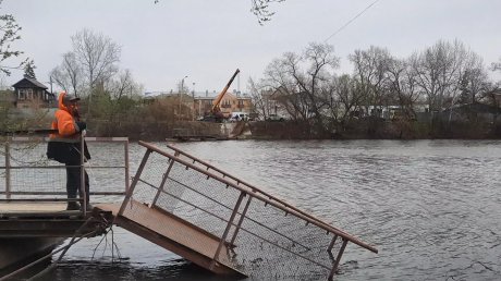 В Пензе восстановили понтонный мост через Суру