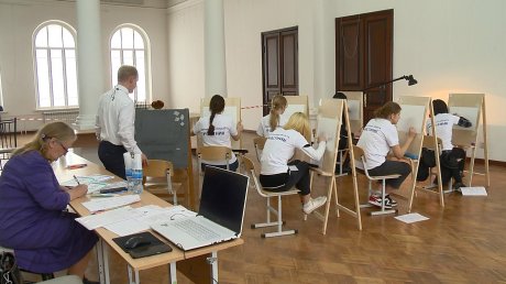 В Пензе юные художники участвуют в конкурсе «Абилимпикс»