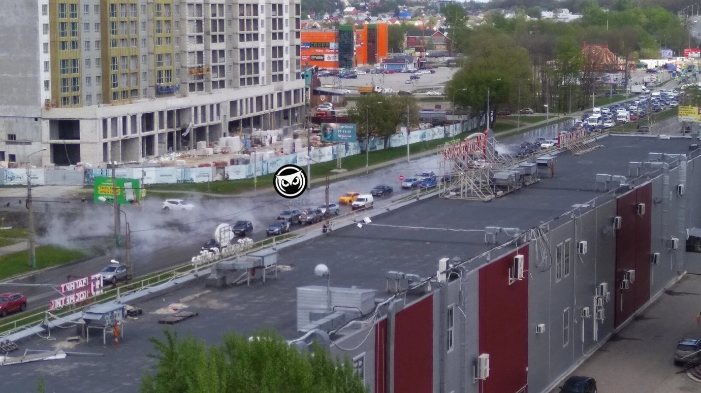 Из-за коммунальной аварии в районе ТЦ «Онежский» образовалась пробка