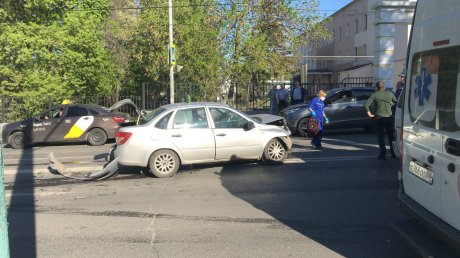 На ул. Бекешской росгвардейцы помогли пострадавшему в ДТП мужчине