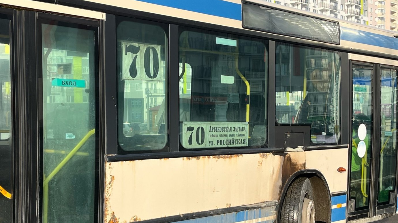 В автобусе № 70 матерщинники избили пассажира за замечание