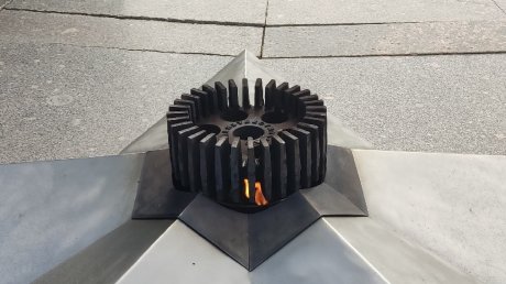 В Пензе почти погас Вечный огонь у памятника Победы