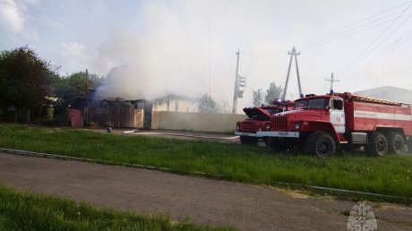 В Колышлее загорелся 3-квартирный дом, пострадал мужчина