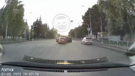 Три иномарки: момент ДТП на Суворова попал на видео
