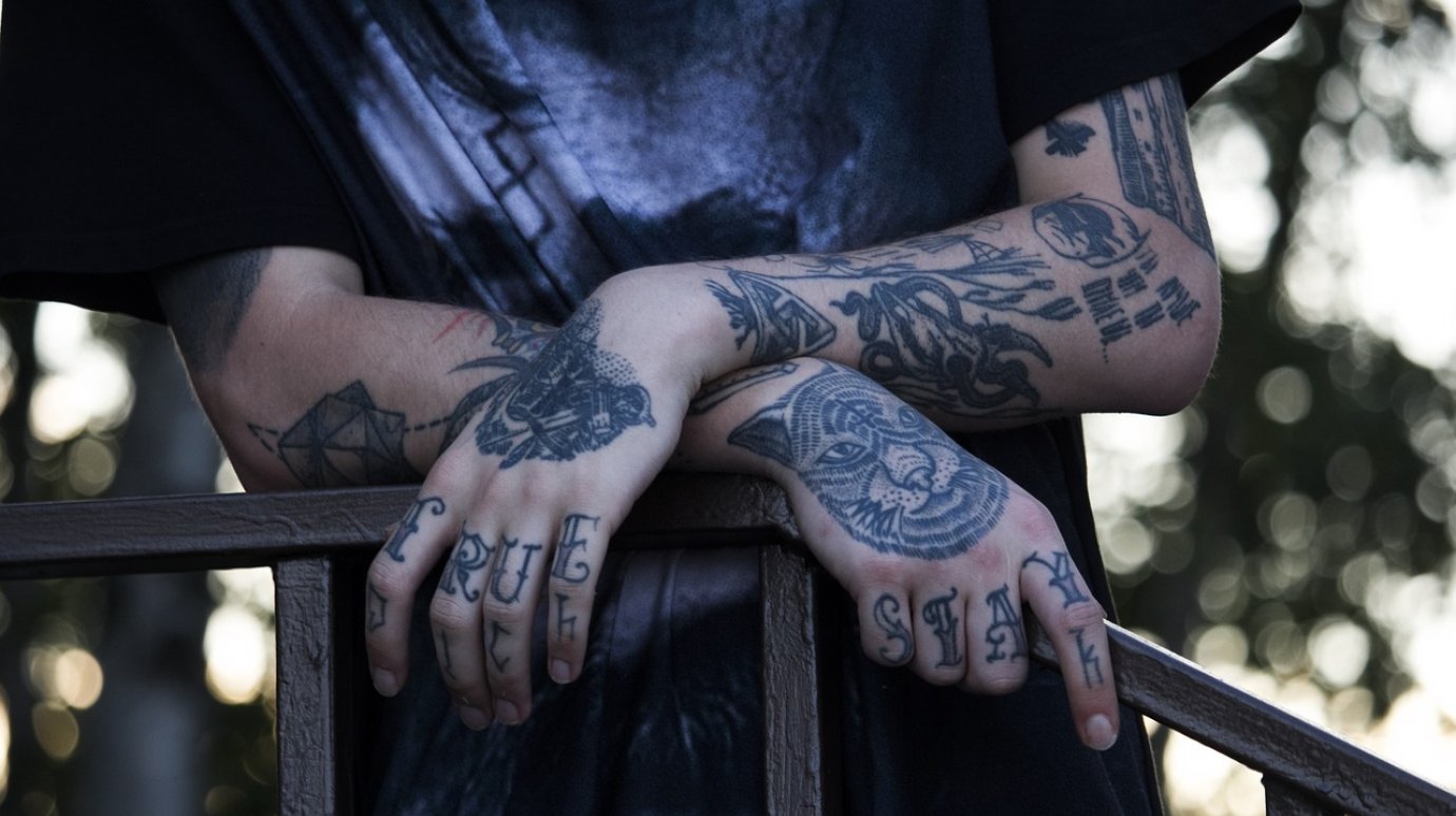 С какого возраста можно делать татуировку: Противопоказания к татуированию несовершеннолетних.