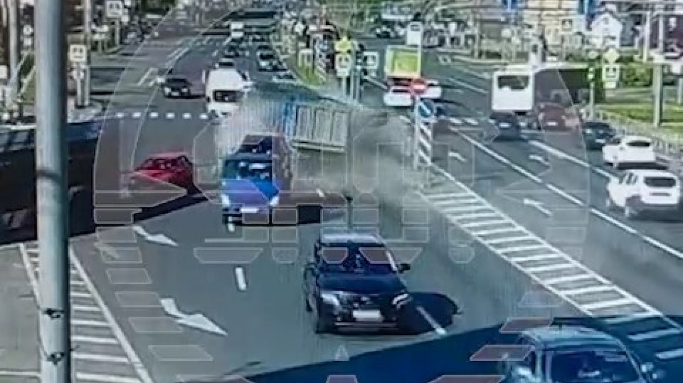 Момент массового ДТП в Петербурге с 16 пострадавшими попал на видео