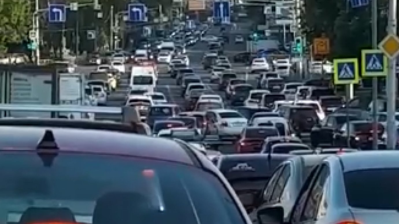 Закрытие улицы Пушкина спровоцировало серьезные пробки